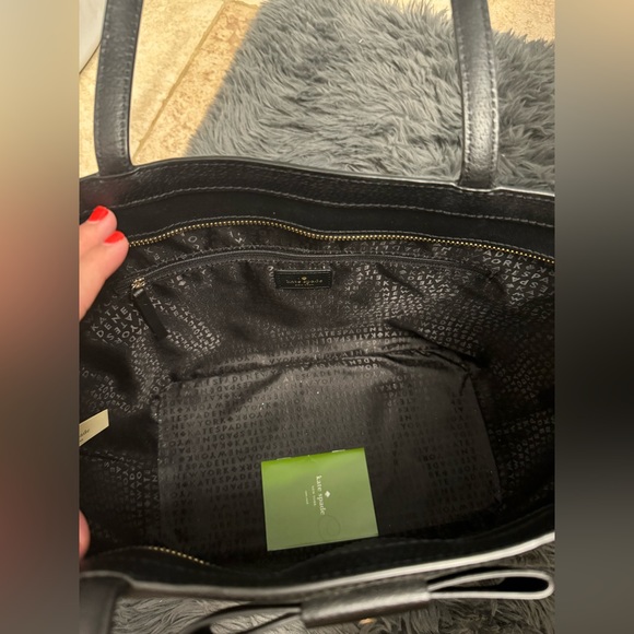 Black Kate Spade tote handbag with zipper and feet!! 🖤 - Picture 6 of 7